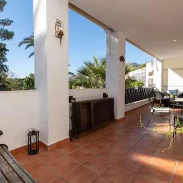 Продажа апартаментов на среднем этаже в Torrequebrada