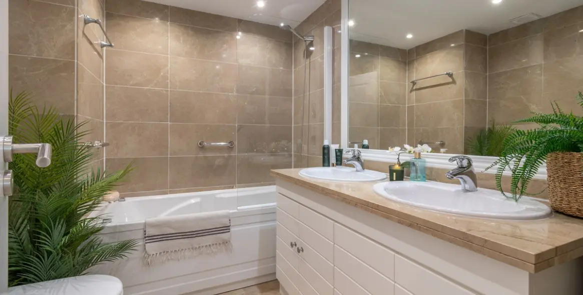 Продажа апартаментов на среднем этаже в Torrequebrada 11