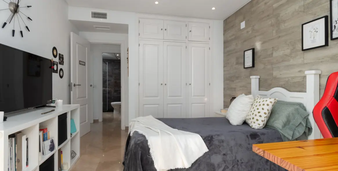 Продажа апартаментов на среднем этаже в Torrequebrada 15