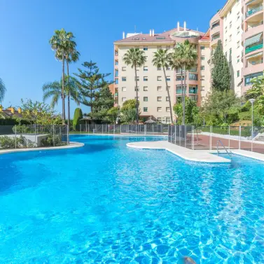 Продажа апартаментов на среднем этаже в Marbella