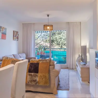 Продажа апартаментов на среднем этаже в Marbella