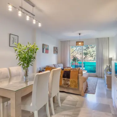 Продажа апартаментов на среднем этаже в Marbella