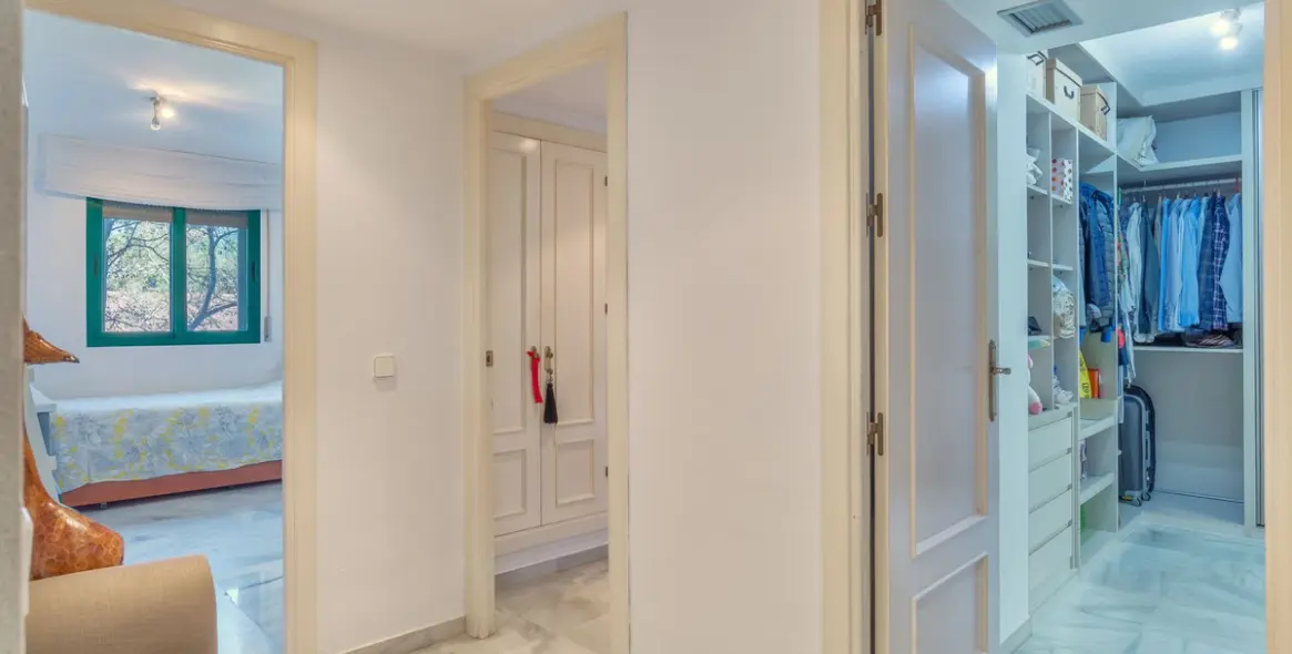 Продажа апартаментов на среднем этаже в Marbella 14