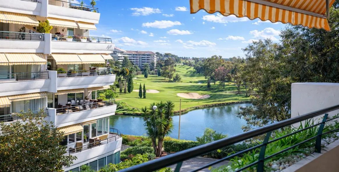 Sale of middle floor apartment in Guadalmina Alta 1