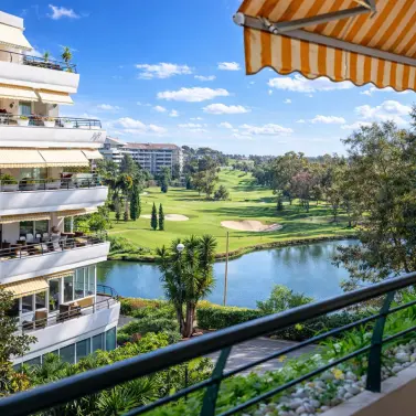 Sale of middle floor apartment in Guadalmina Alta