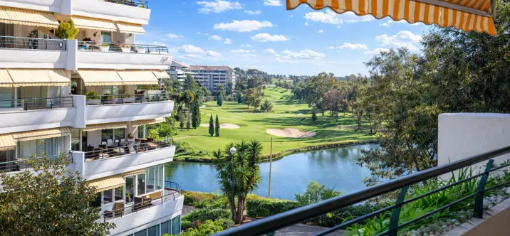 Sale of middle floor apartment in Guadalmina Alta 0