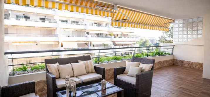 Sale of middle floor apartment in Guadalmina Alta 2