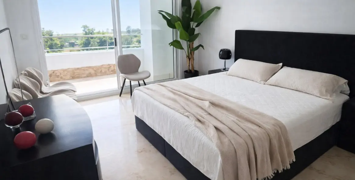 Sale of middle floor apartment in Guadalmina Alta 11