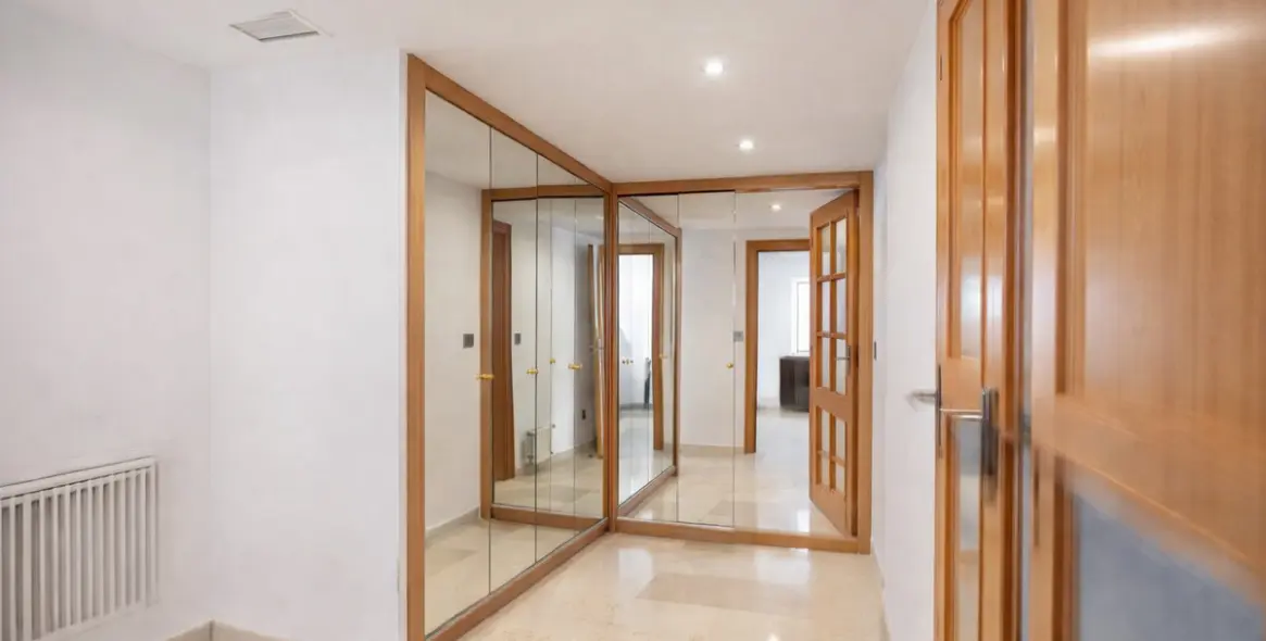 Sale of middle floor apartment in Guadalmina Alta 16