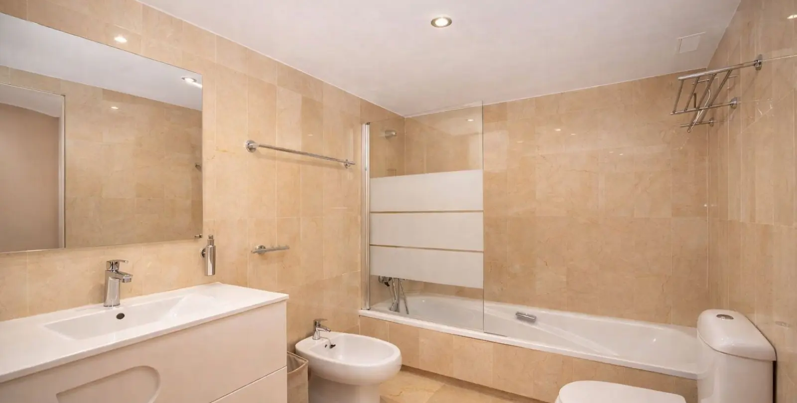 Sale of middle floor apartment in Guadalmina Alta 12