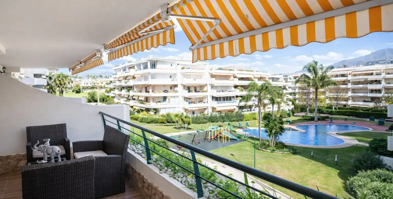 Продажа апартаментов на среднем этаже в Guadalmina Alta 10