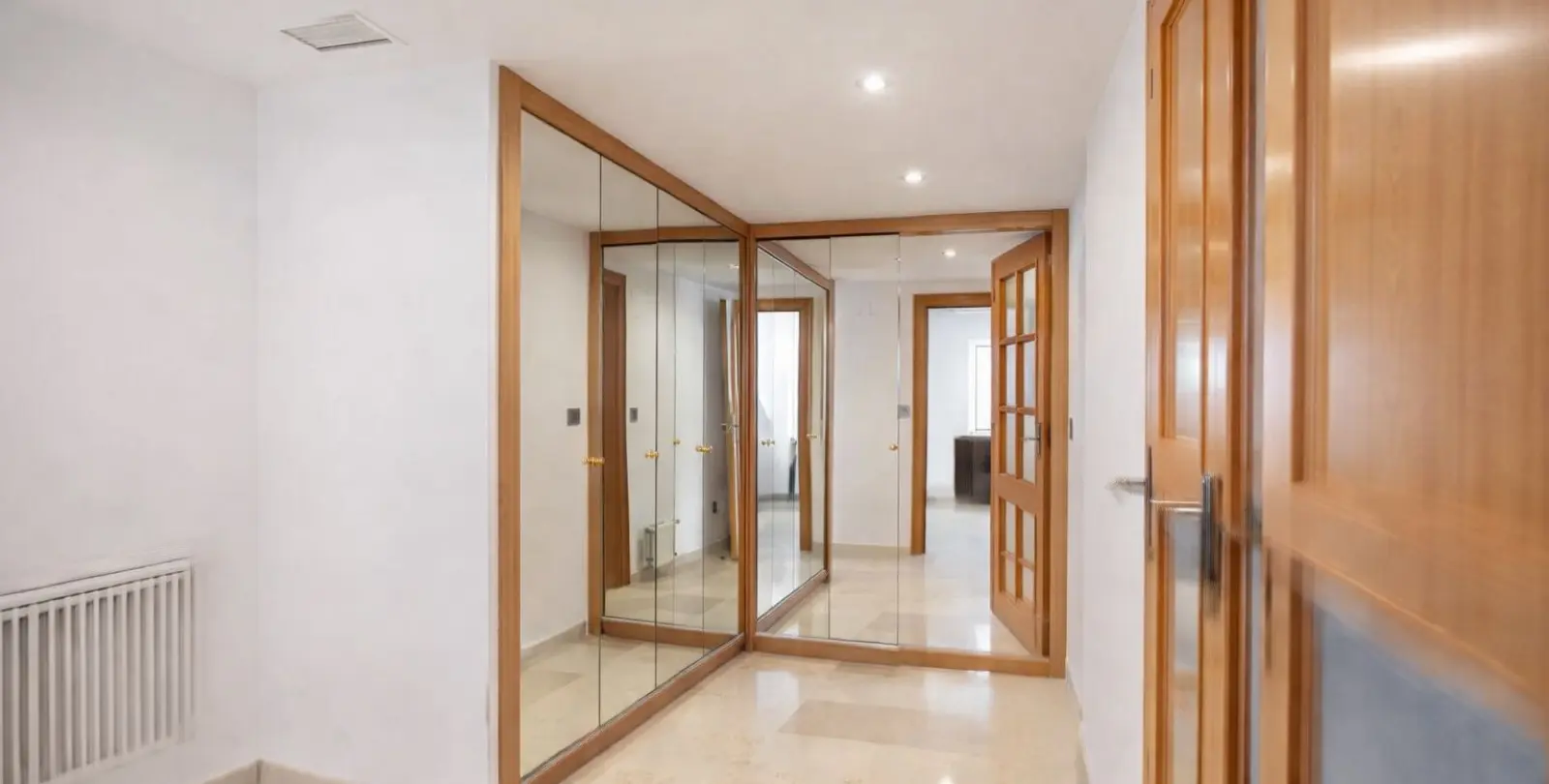 Продажа апартаментов на среднем этаже в Guadalmina Alta 16