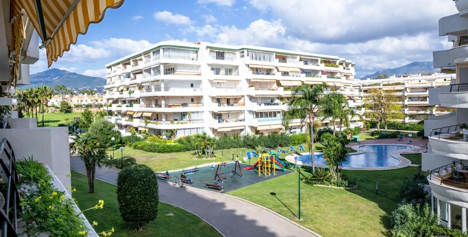 Продажа апартаментов на среднем этаже в Guadalmina Alta 19