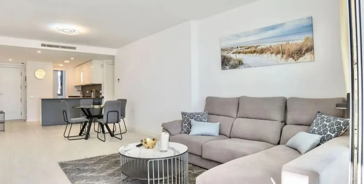 Sale of middle floor apartment in Selwo 4