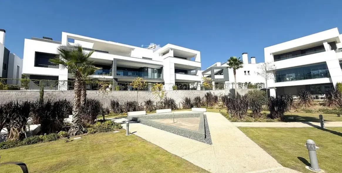 Sale of middle floor apartment in Selwo 10