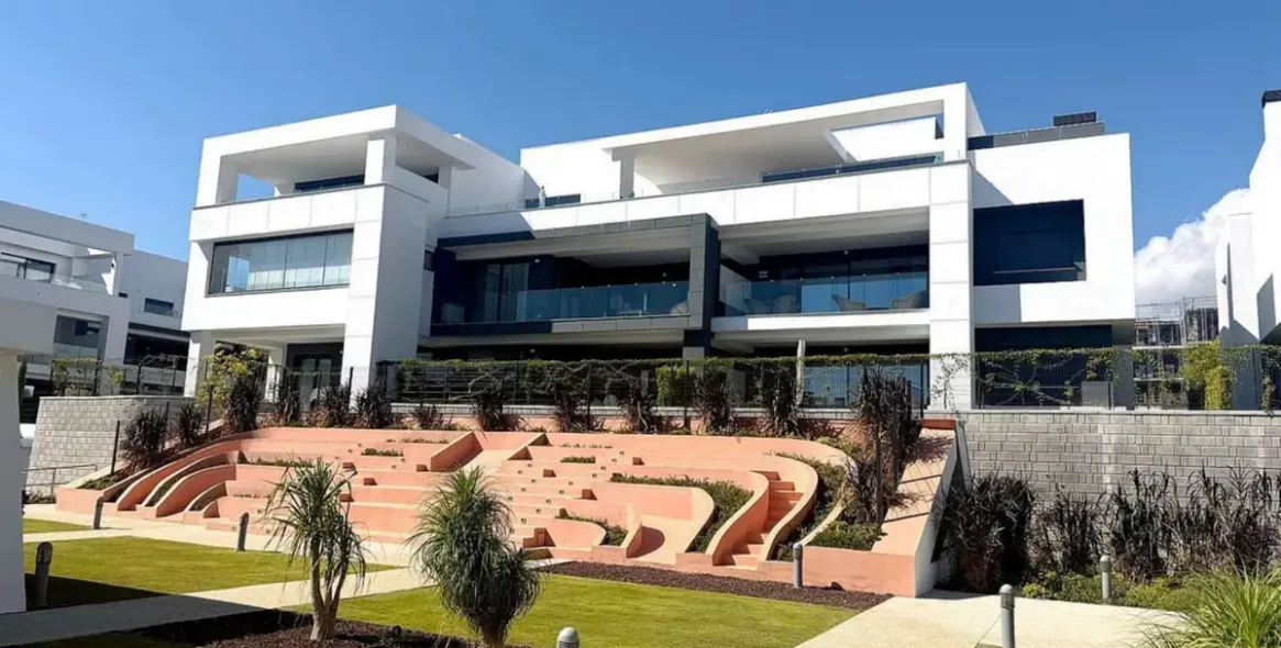 Sale of middle floor apartment in Selwo 11