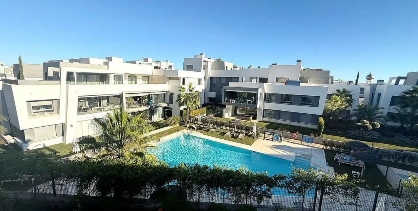 Sale of middle floor apartment in Selwo 2