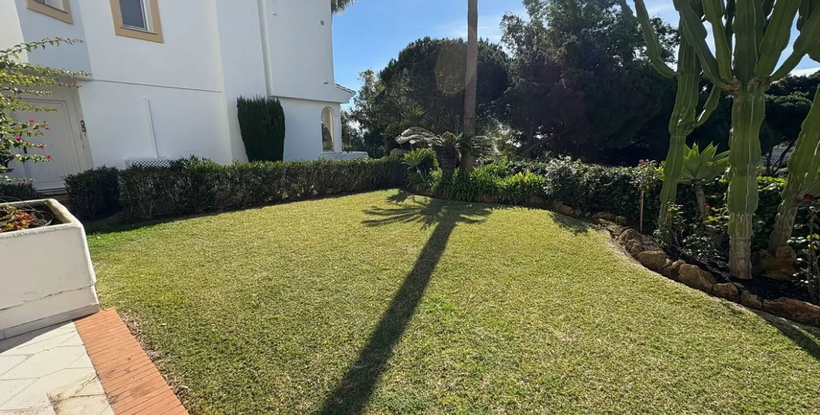 Sale of semi-detached house in Miraflores 3