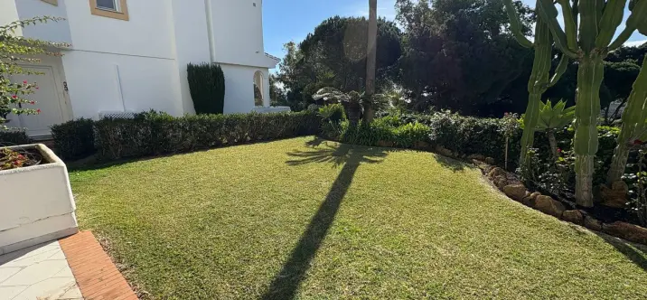 Sale of semi-detached house in Miraflores 2