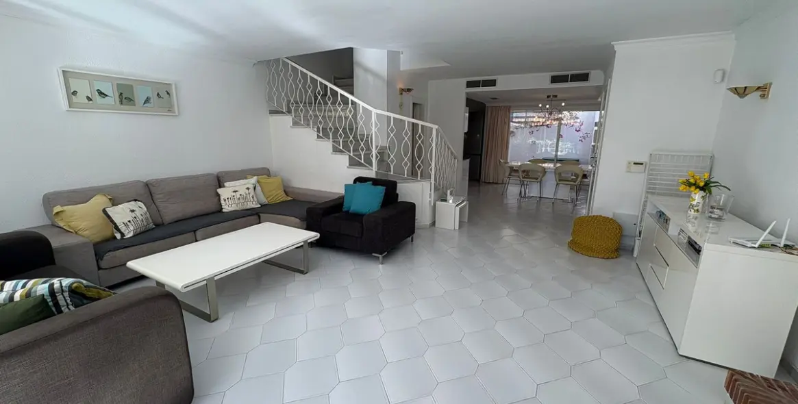 Sale of semi-detached house in Miraflores 6