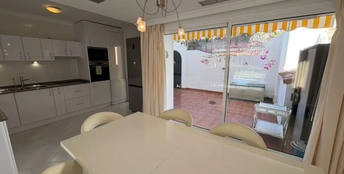 Sale of semi-detached house in Miraflores 15