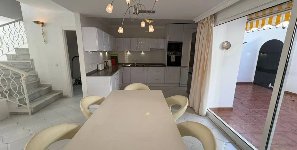 Sale of semi-detached house in Miraflores 16