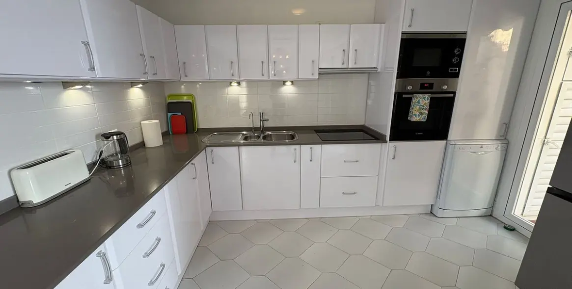 Sale of semi-detached house in Miraflores 18