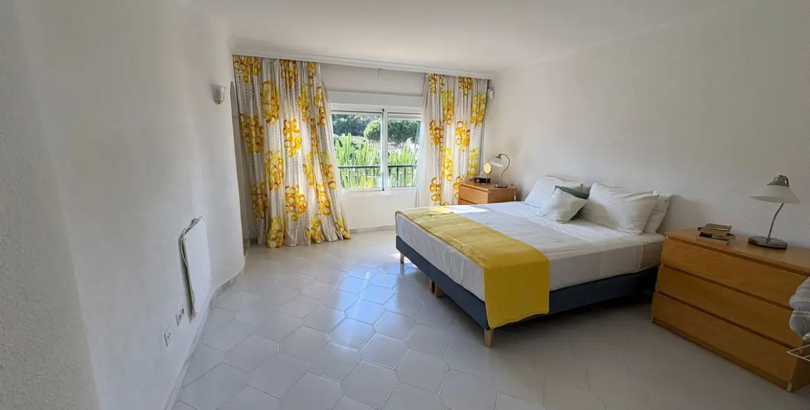 Продажа дома на две семьи в Miraflores 22