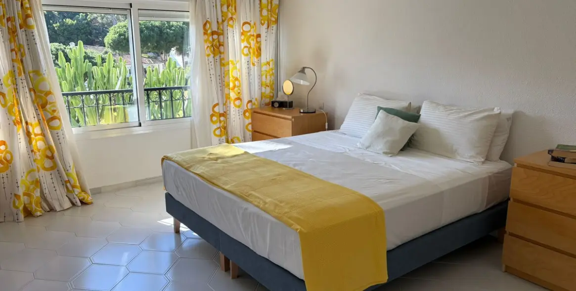 Продажа дома на две семьи в Miraflores 23