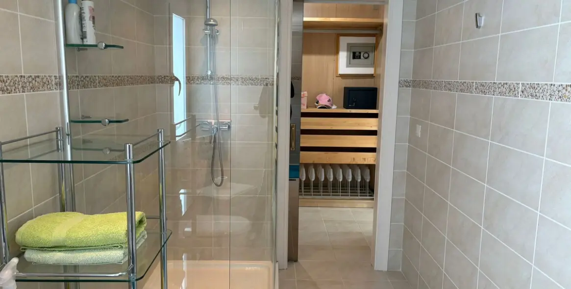 Продажа дома на две семьи в Miraflores 25