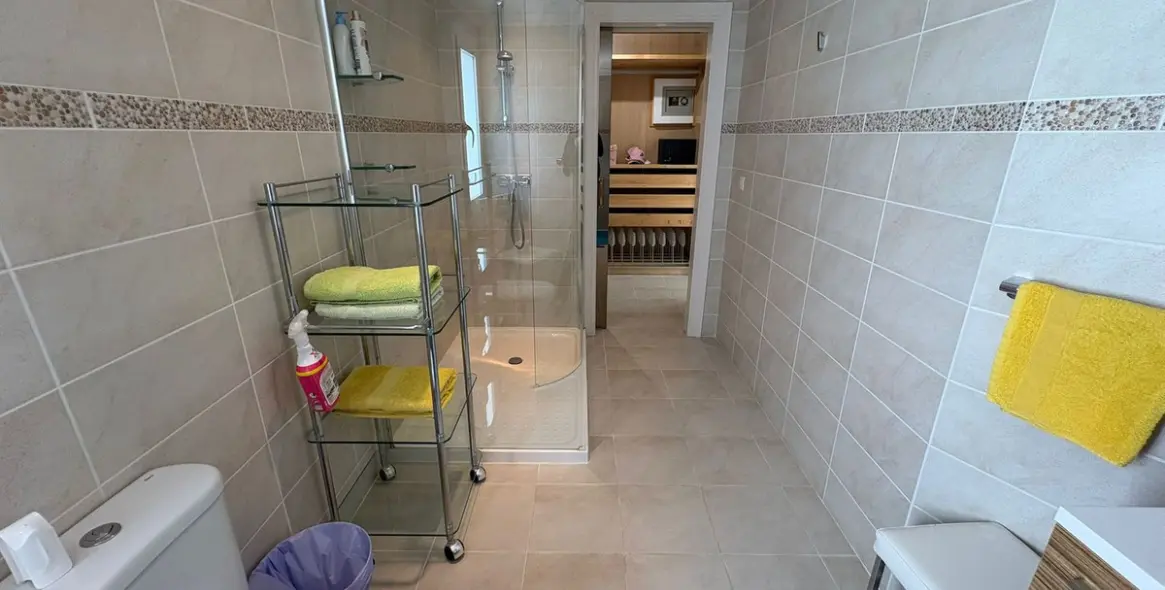 Продажа дома на две семьи в Miraflores 26