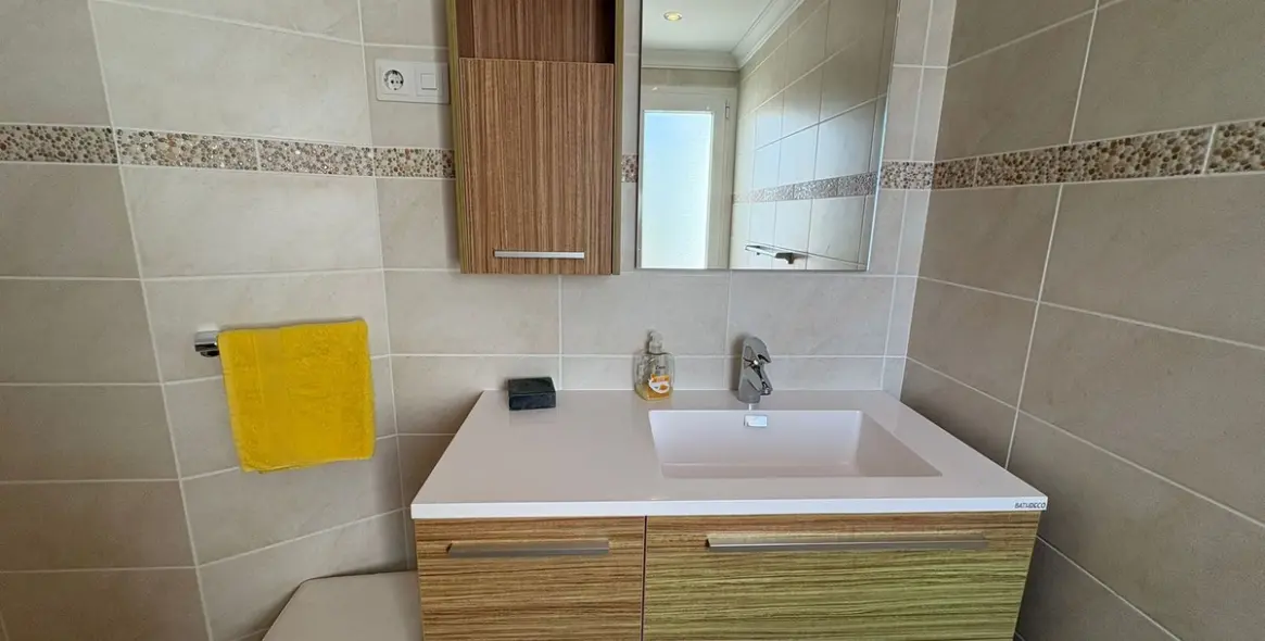 Продажа дома на две семьи в Miraflores 27