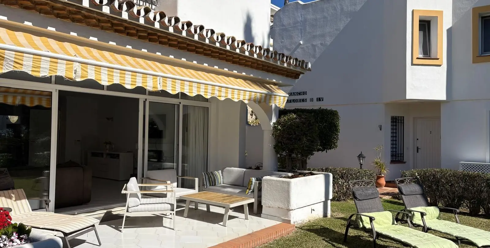 Venta de casa pareada en Miraflores 1