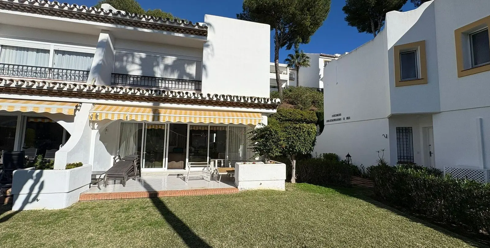 Venta de casa pareada en Miraflores 2