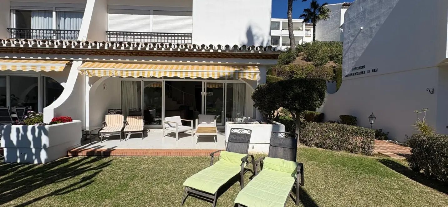 Продажа дома на две семьи в Miraflores 3