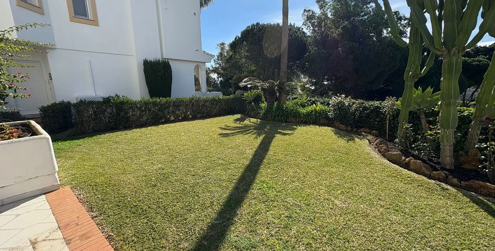 Venta de casa pareada en Miraflores 7