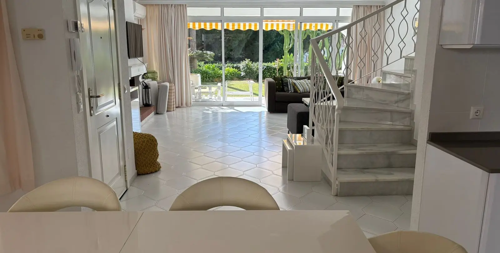 Venta de casa pareada en Miraflores 18