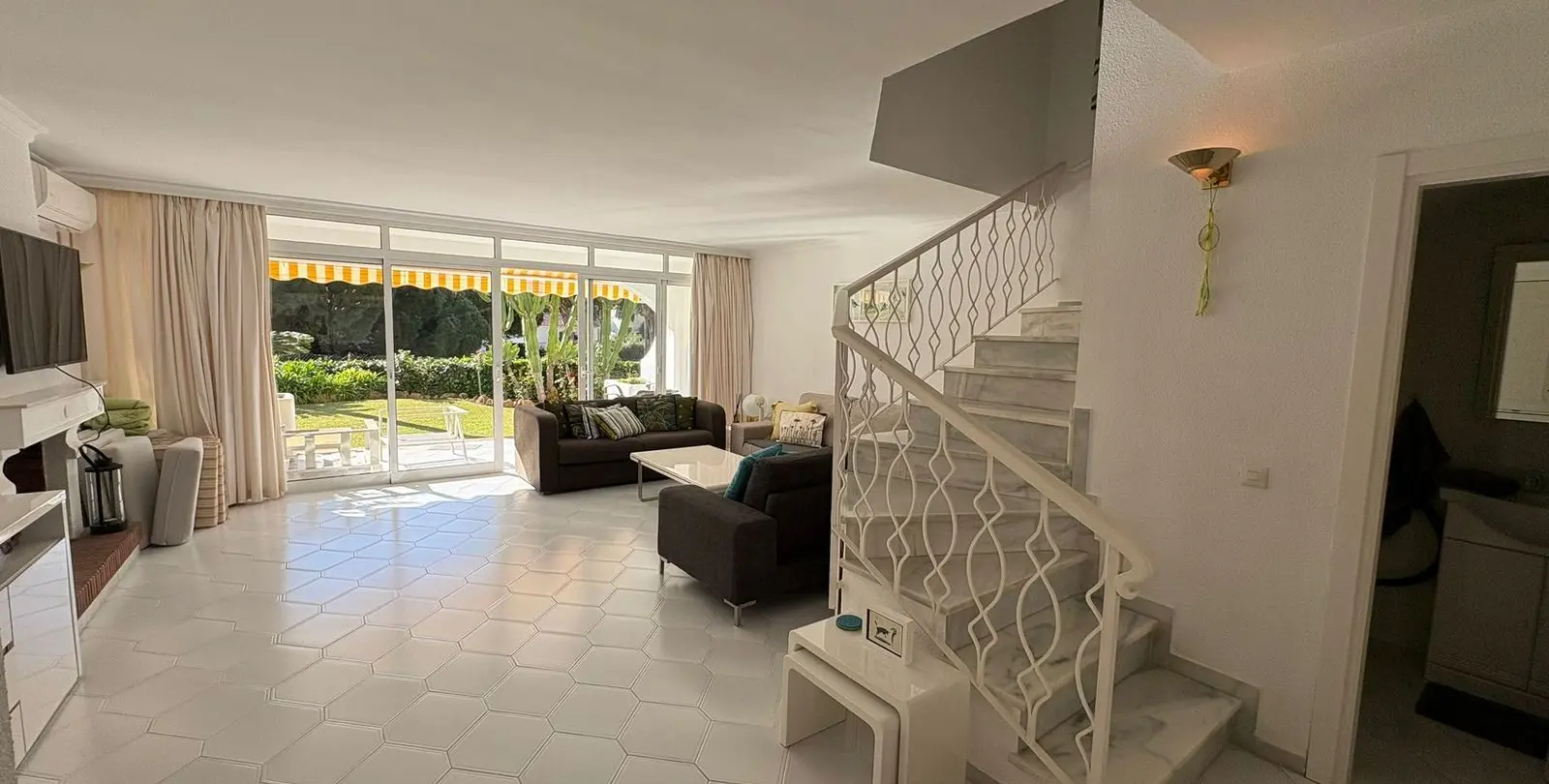 Venta de casa pareada en Miraflores 14