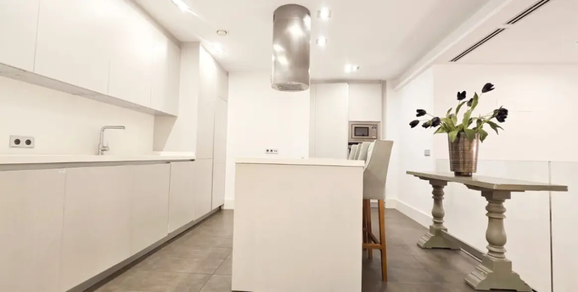 Продажа апартаментов на среднем этаже в Málaga Centro 16