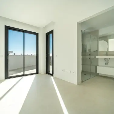 Продажа апартаментов на первом этаже в Benalmadena