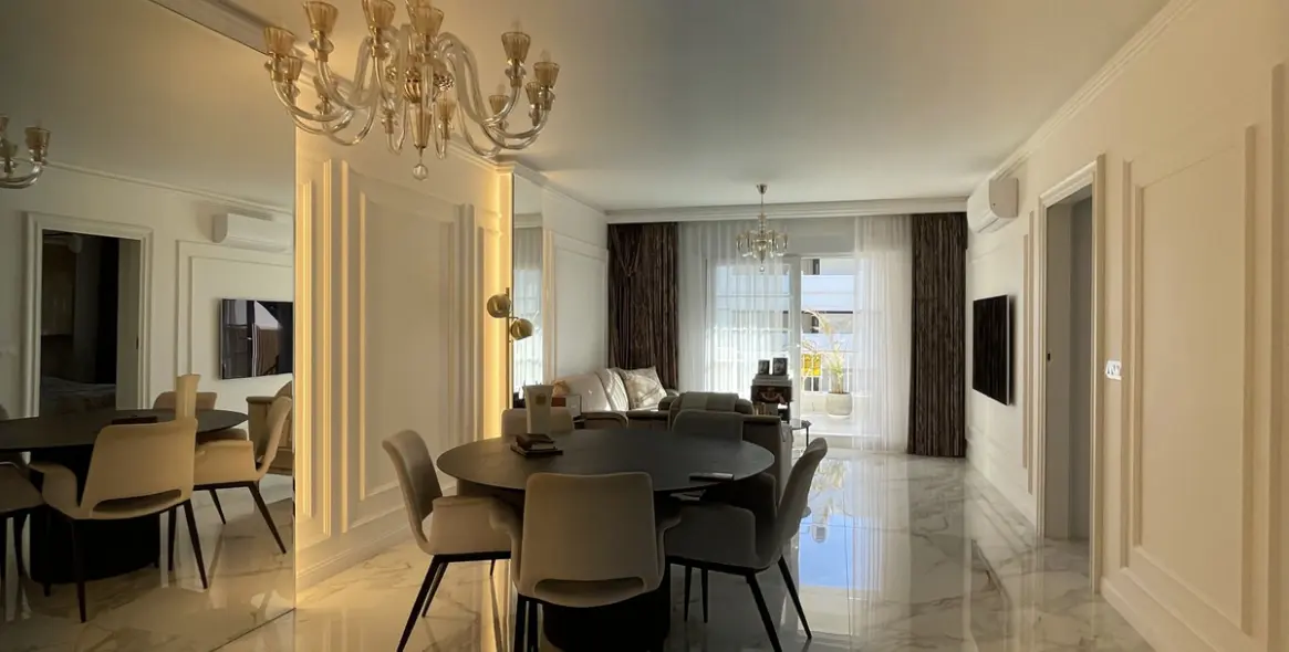 Sale of middle floor apartment in The Golden Mile 4