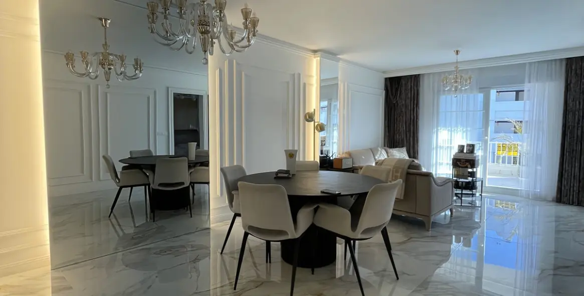 Sale of middle floor apartment in The Golden Mile 5