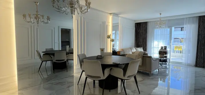 Sale of middle floor apartment in The Golden Mile 4