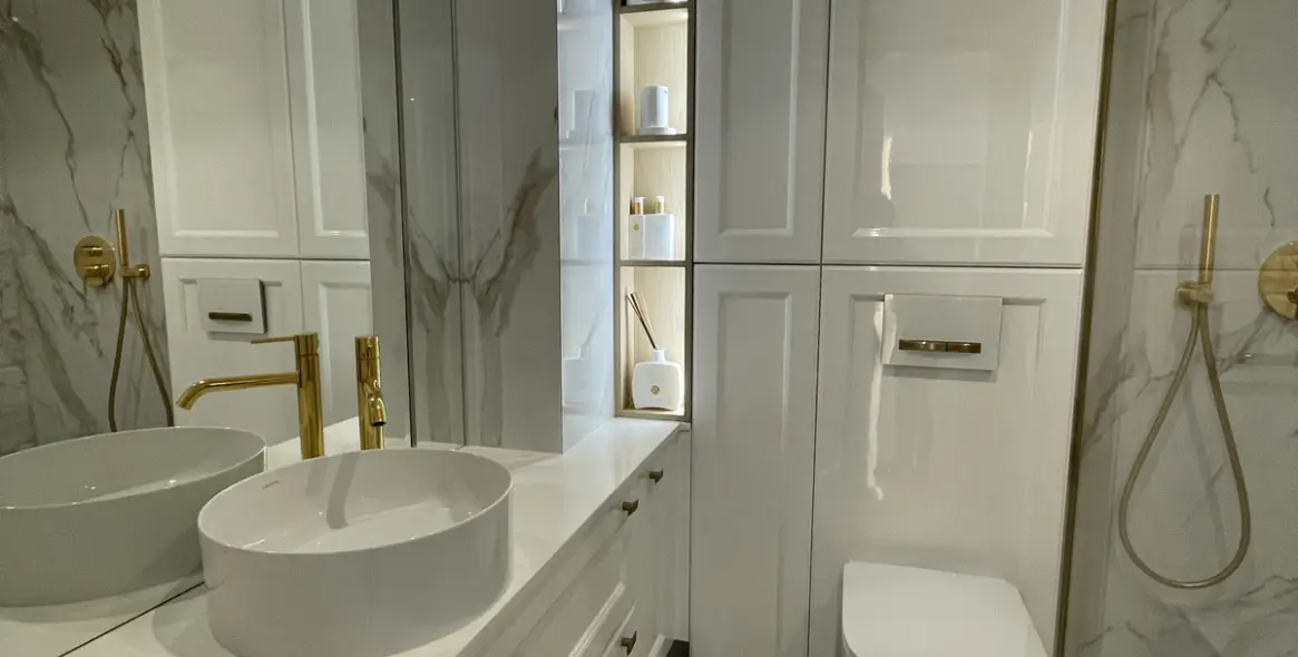 Sale of middle floor apartment in The Golden Mile 7