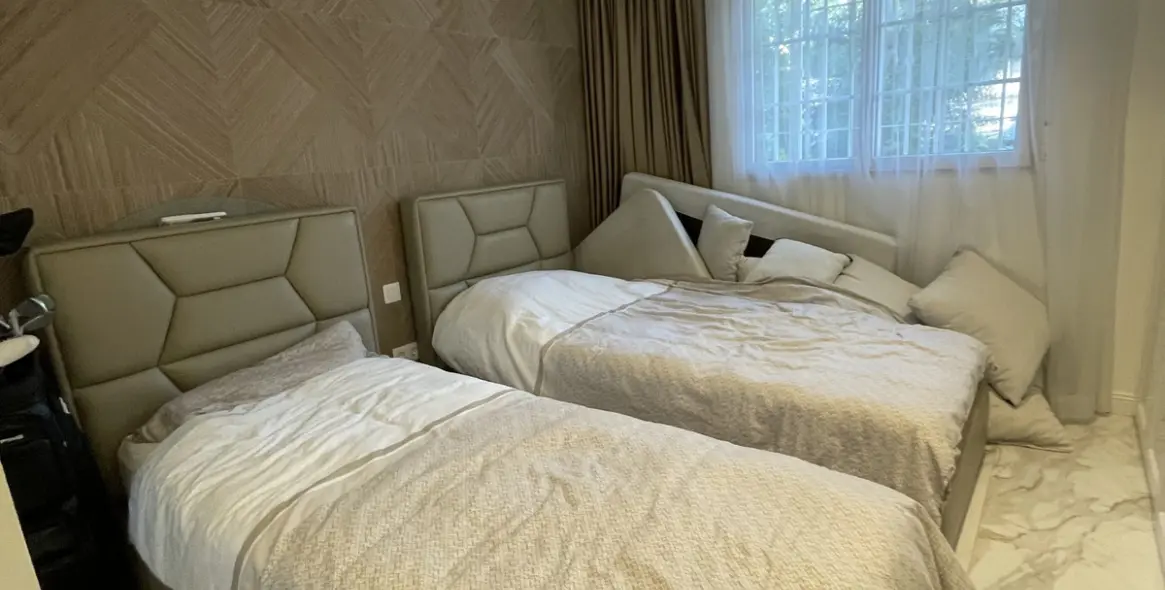 Sale of middle floor apartment in The Golden Mile 10