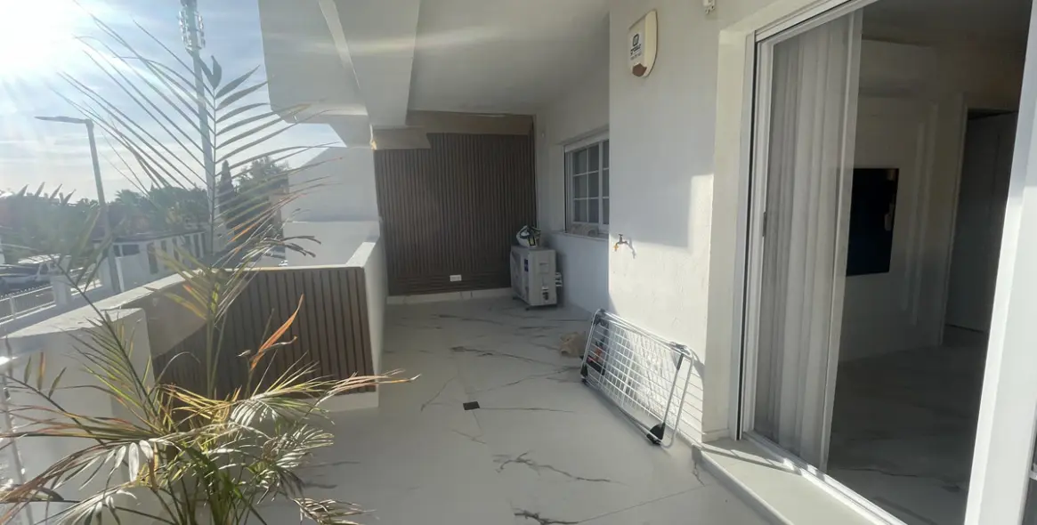 Sale of middle floor apartment in The Golden Mile 15