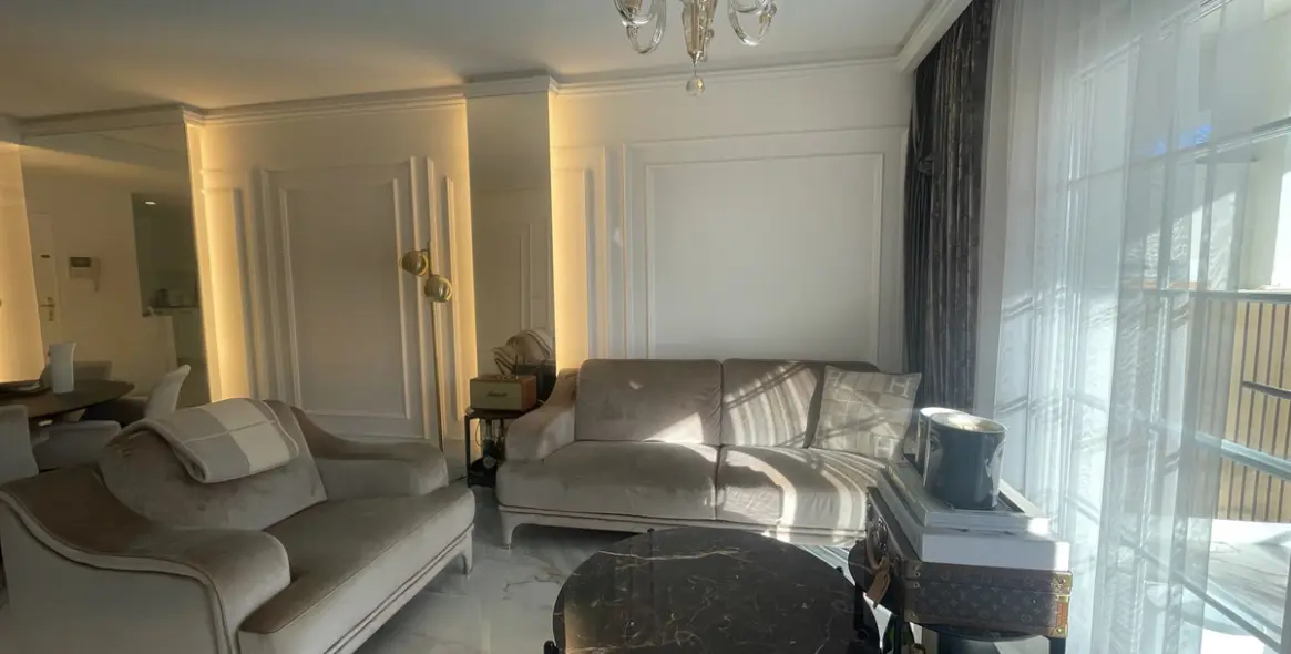 Sale of middle floor apartment in The Golden Mile 17