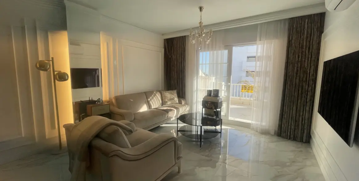 Sale of middle floor apartment in The Golden Mile 18