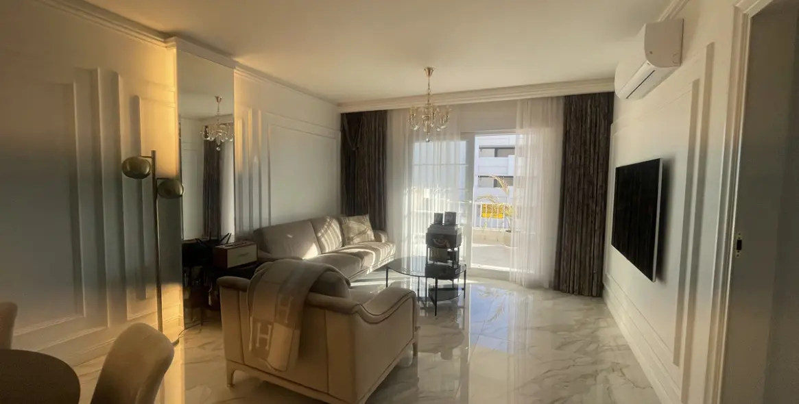 Sale of middle floor apartment in The Golden Mile 19