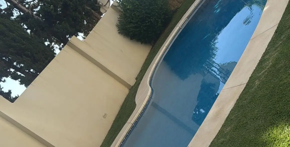 Sale of middle floor apartment in The Golden Mile 20